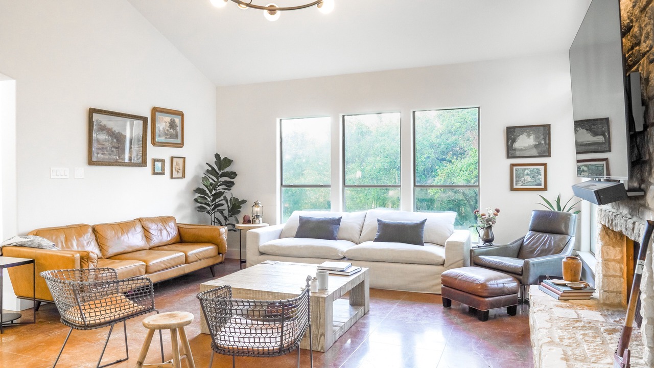Photo of Livingroom in Apache Shores