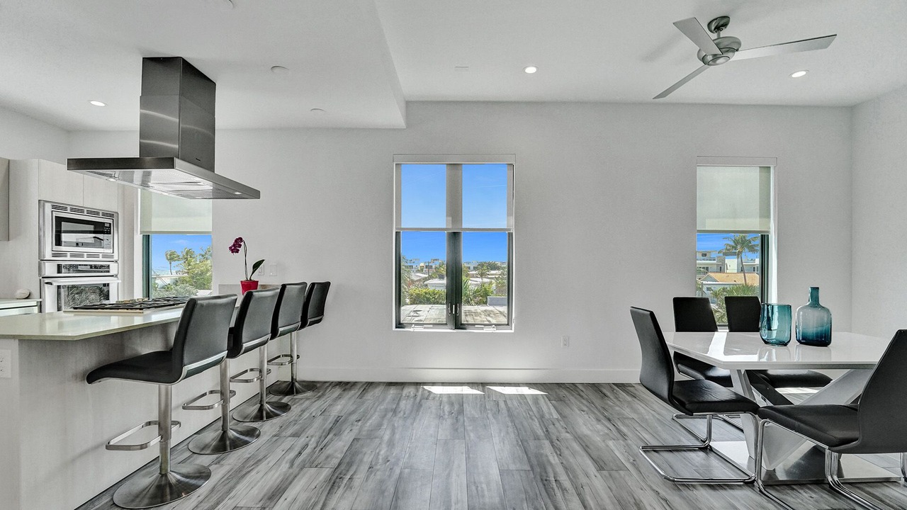 Photo of Livingroom in North Beach