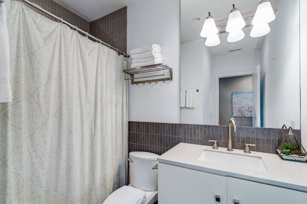 Photo of Bathroom in River North