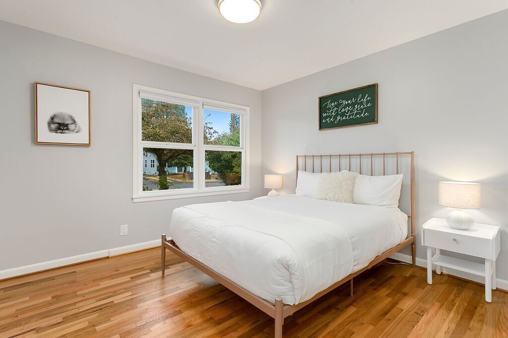 Photo of Bedroom in Shoreline