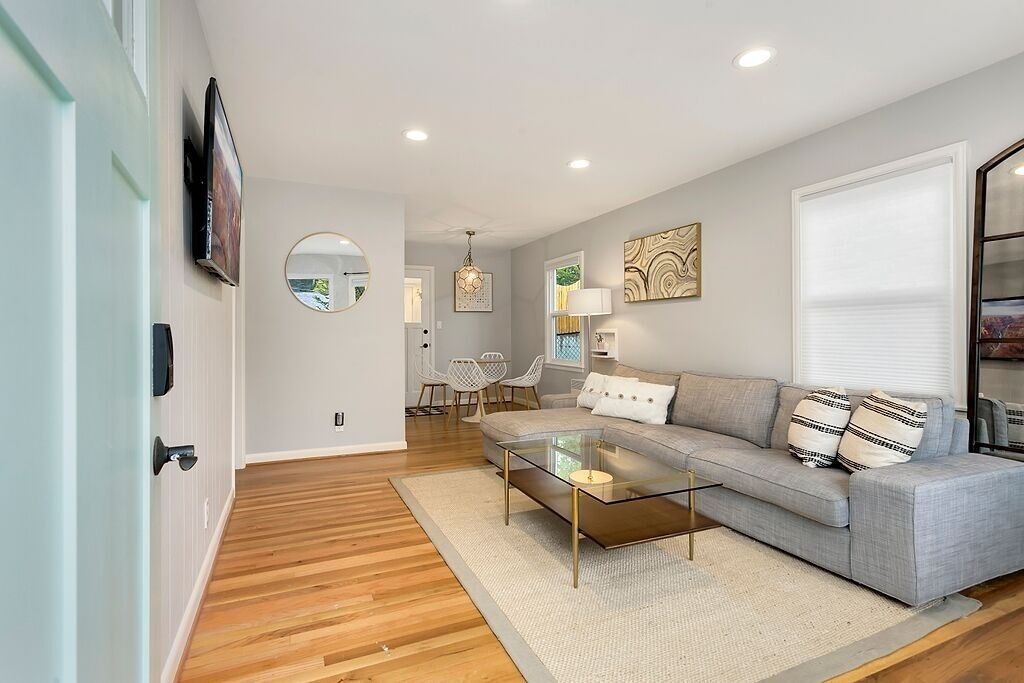 Photo of Livingroom in Shoreline