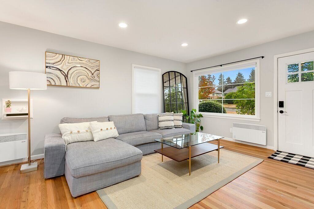 Photo of Livingroom in Shoreline