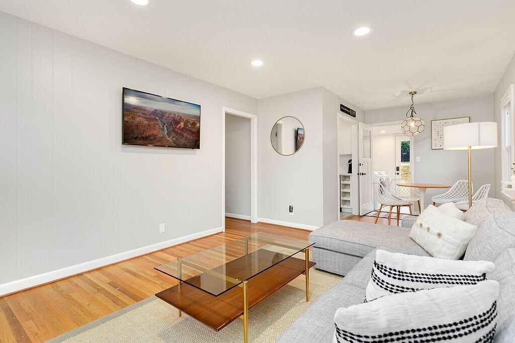 Photo of Livingroom in Shoreline