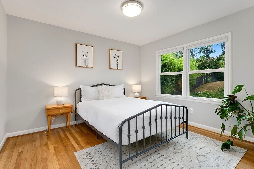 Photo of Bedroom in Shoreline