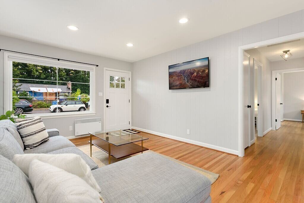 Photo of Livingroom in Shoreline