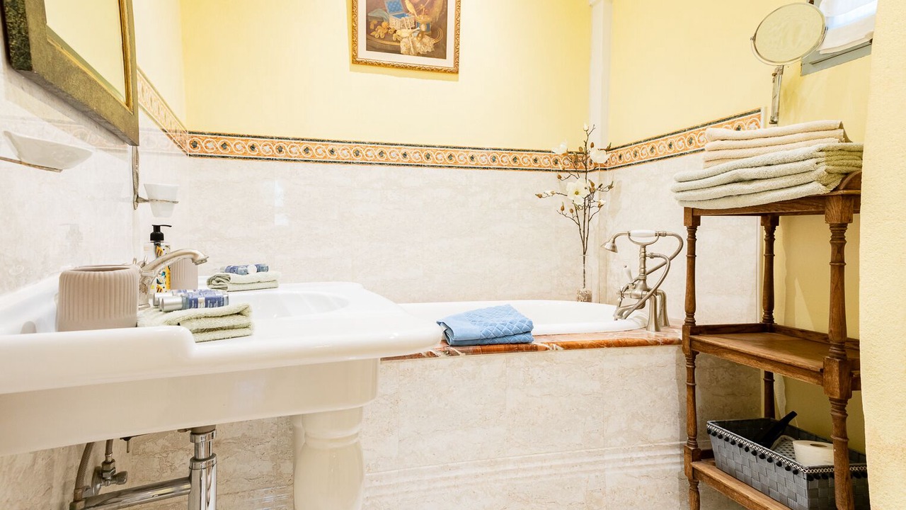 Photo of Bathroom in Loriol-du-Comtat