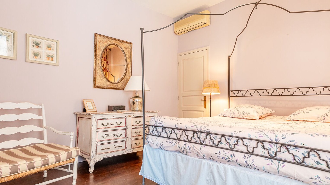 Photo of Bedroom in Loriol-du-Comtat