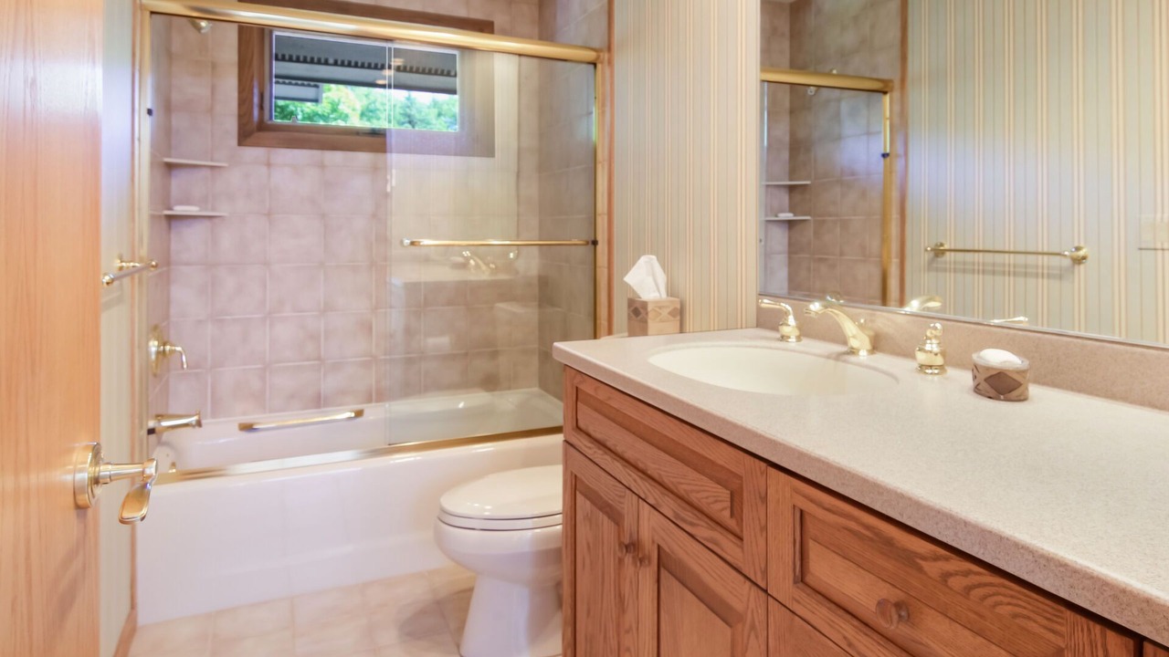Photo of Bathroom in Central Lake