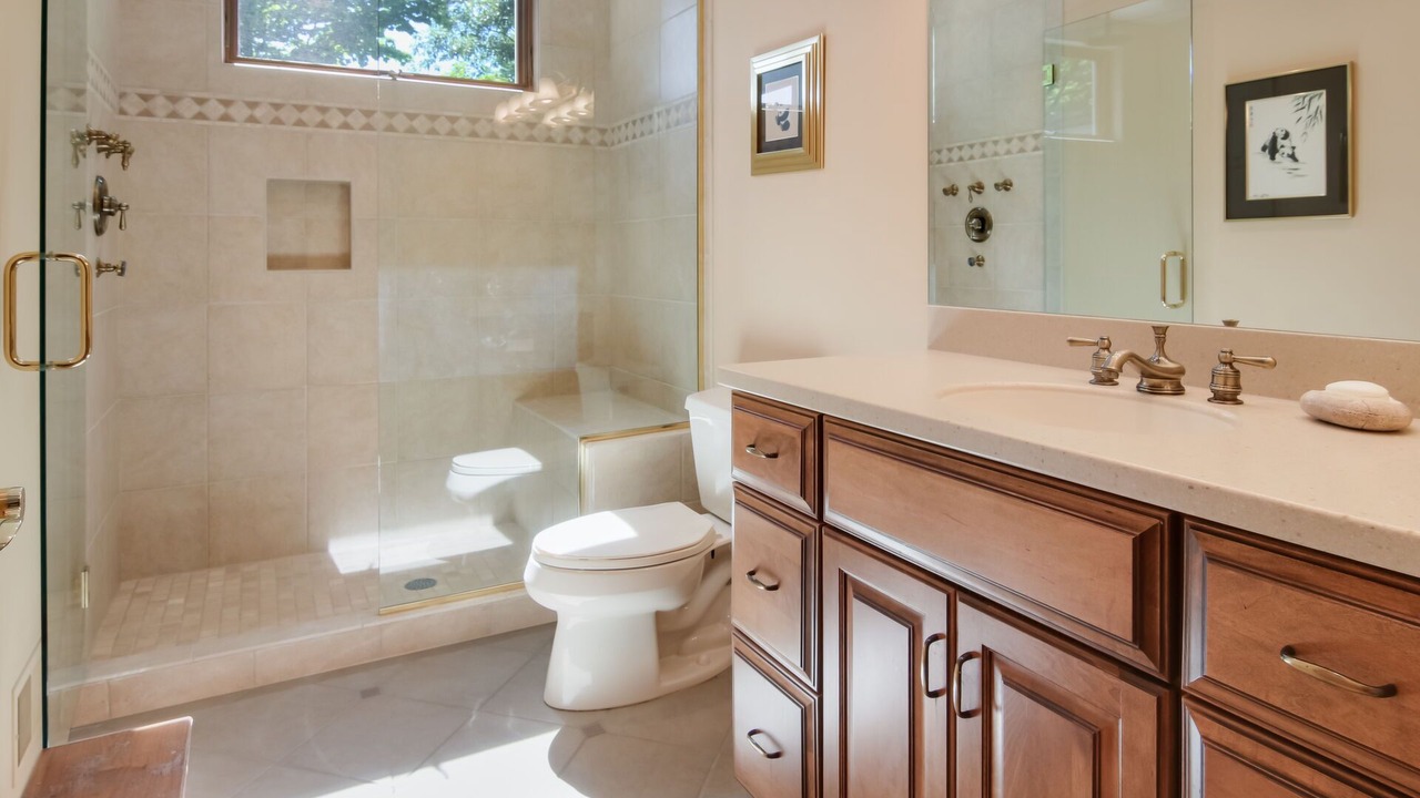 Photo of Bathroom in Central Lake