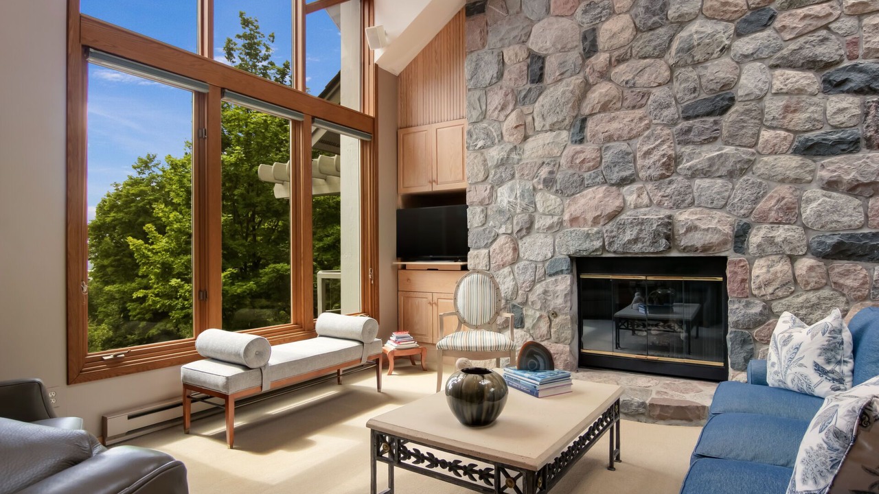 Photo of Livingroom in Central Lake