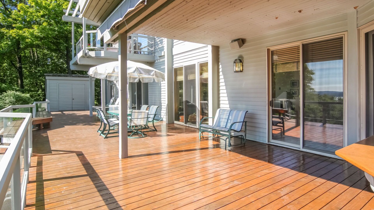 Photo of Patio Balcony in Central Lake