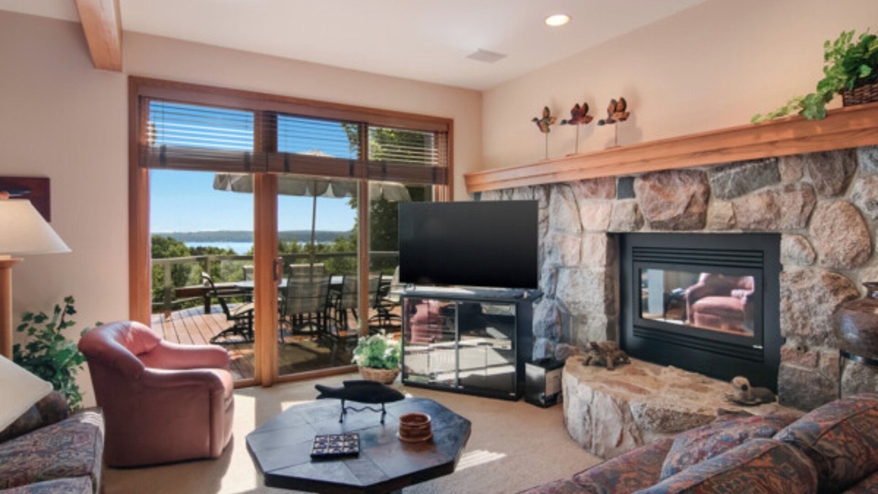 Photo of Livingroom in Central Lake