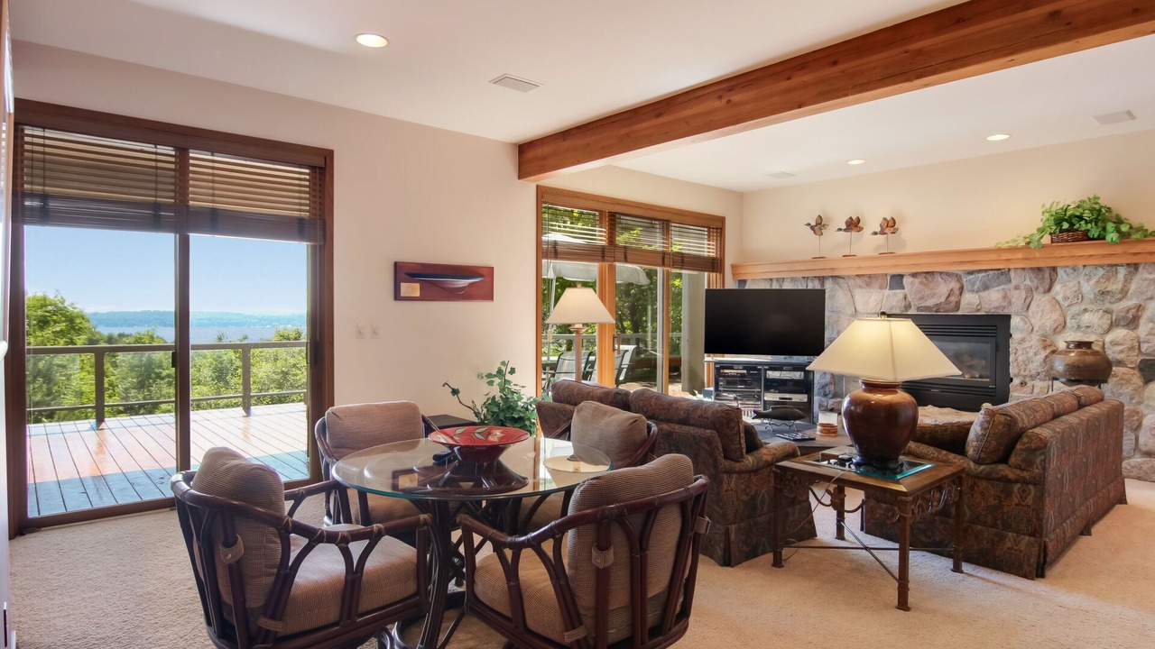 Photo of Livingroom in Central Lake