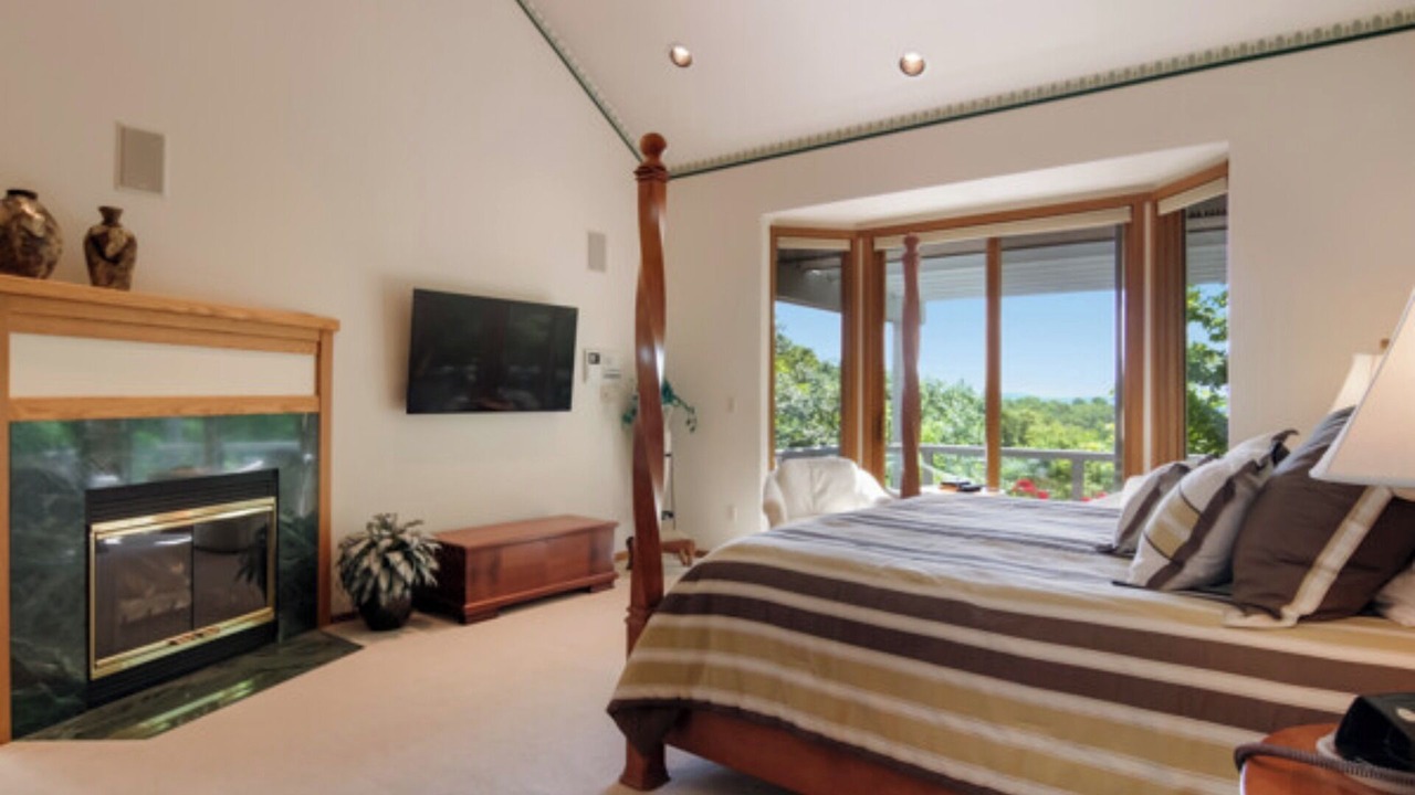 Photo of Bedroom in Central Lake