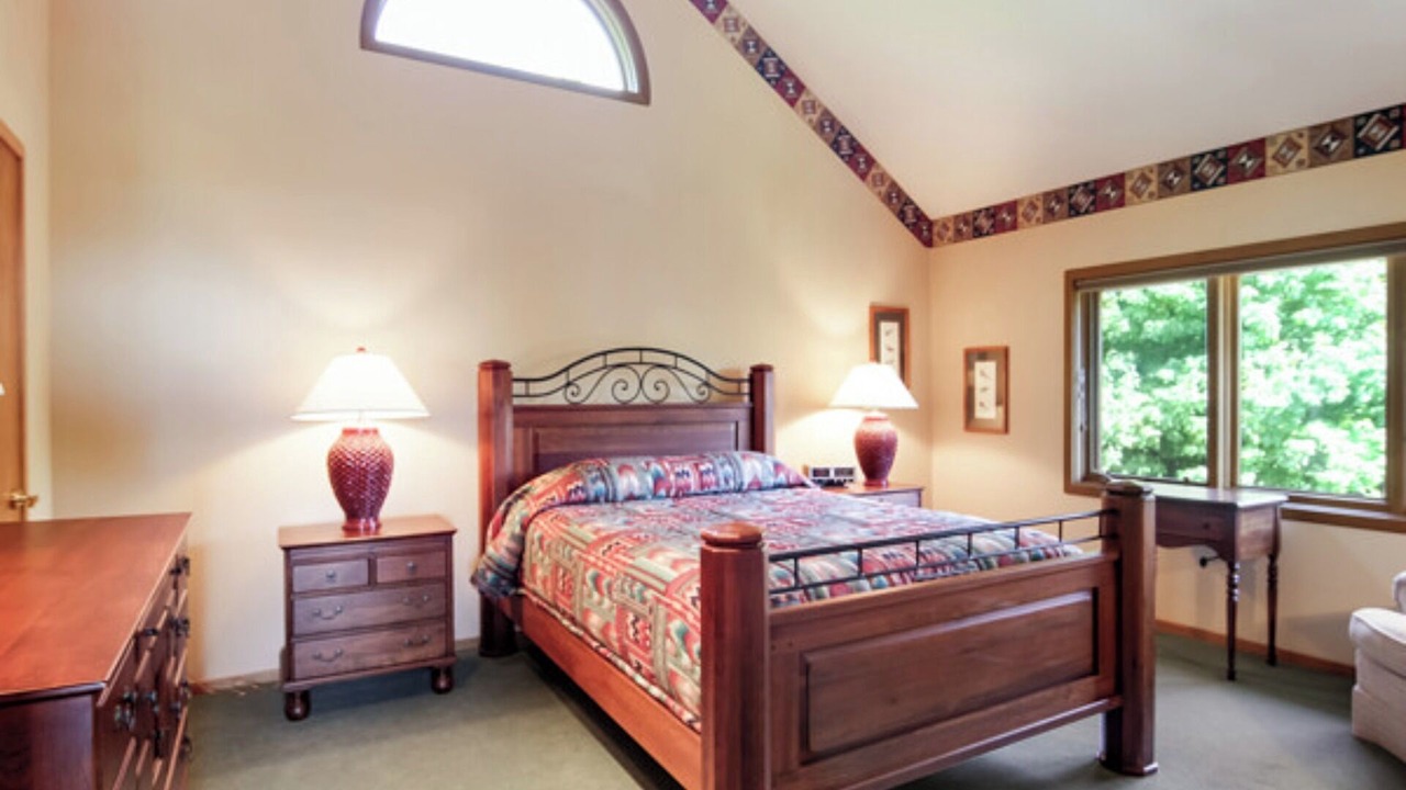 Photo of Bedroom in Central Lake