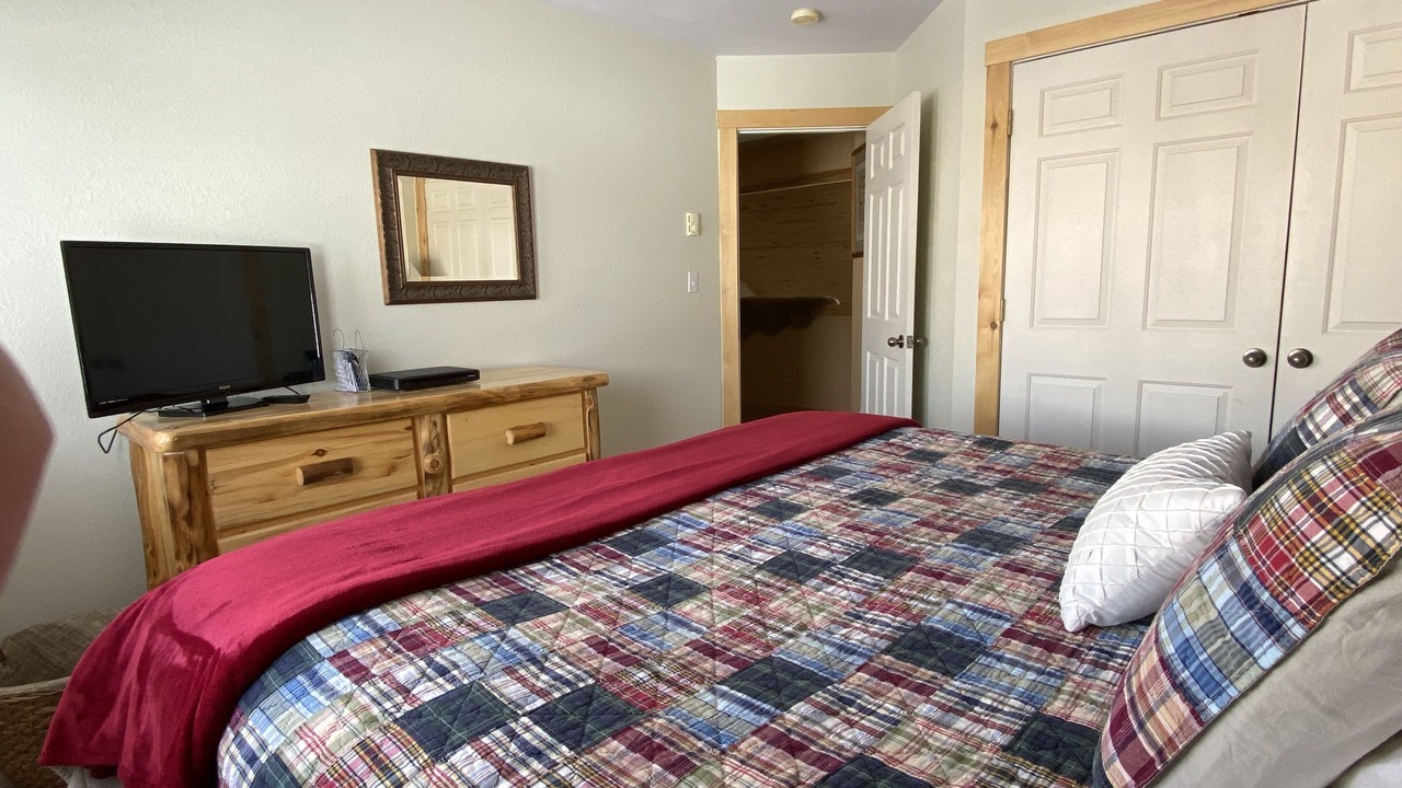 Photo of Bedroom in South Fork