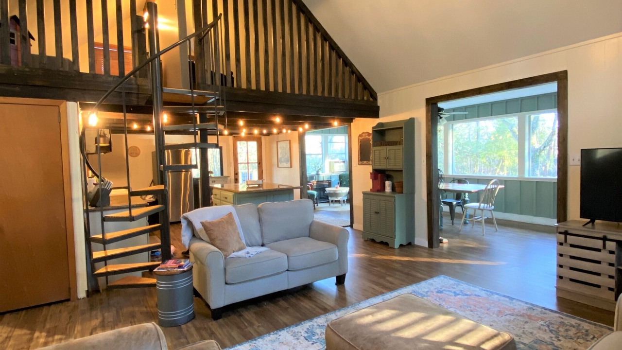 Photo of Livingroom in Cleveland