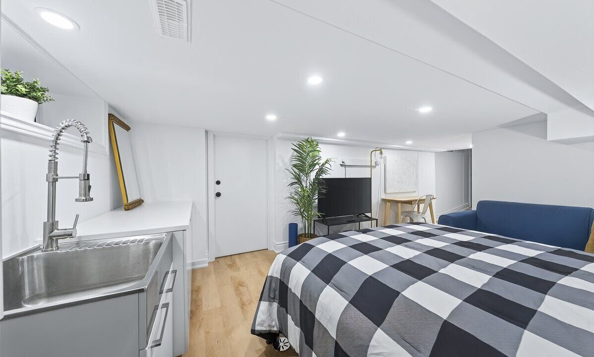 Photo of Bedroom in Clarkson-Lorne Park