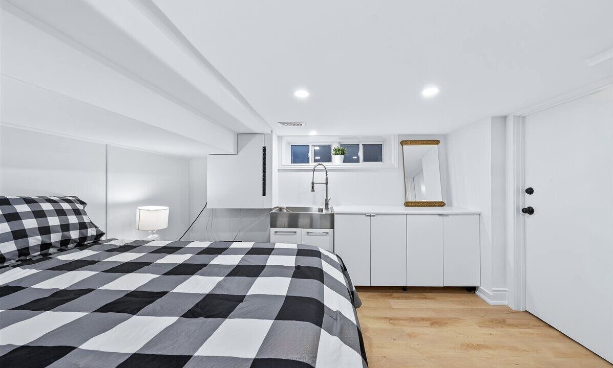 Photo of Bedroom in Clarkson-Lorne Park