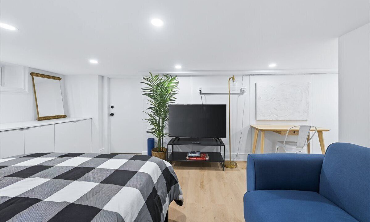 Photo of Bedroom in Clarkson-Lorne Park