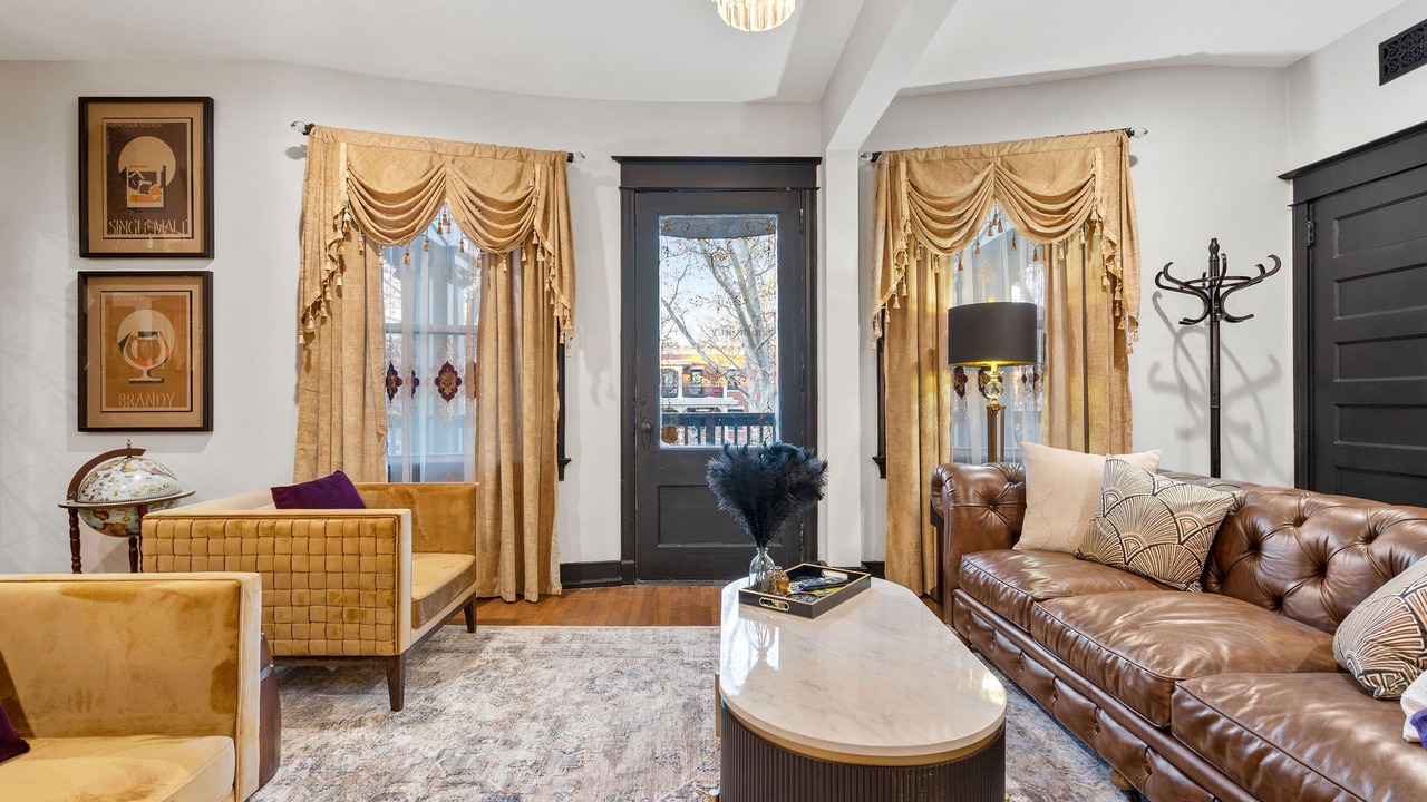 Photo of Livingroom in Hanover Place