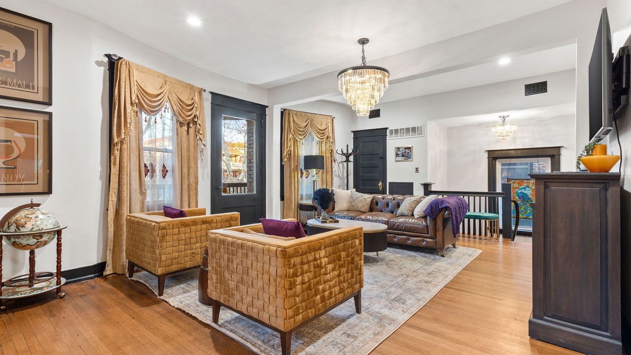 Photo of Livingroom in Hanover Place