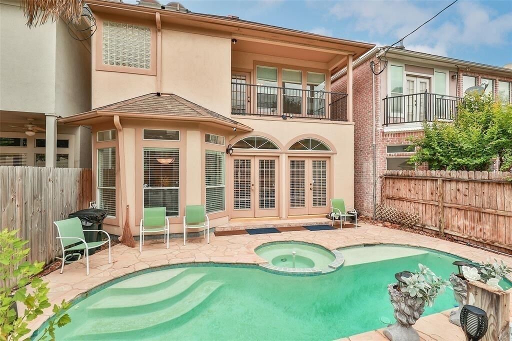 Photo of Outdoor in Uptown