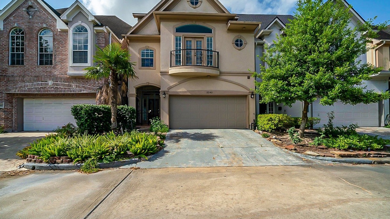 Photo of Outdoor in Uptown