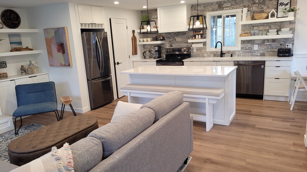 Photo of Livingroom in Wasaga Beach