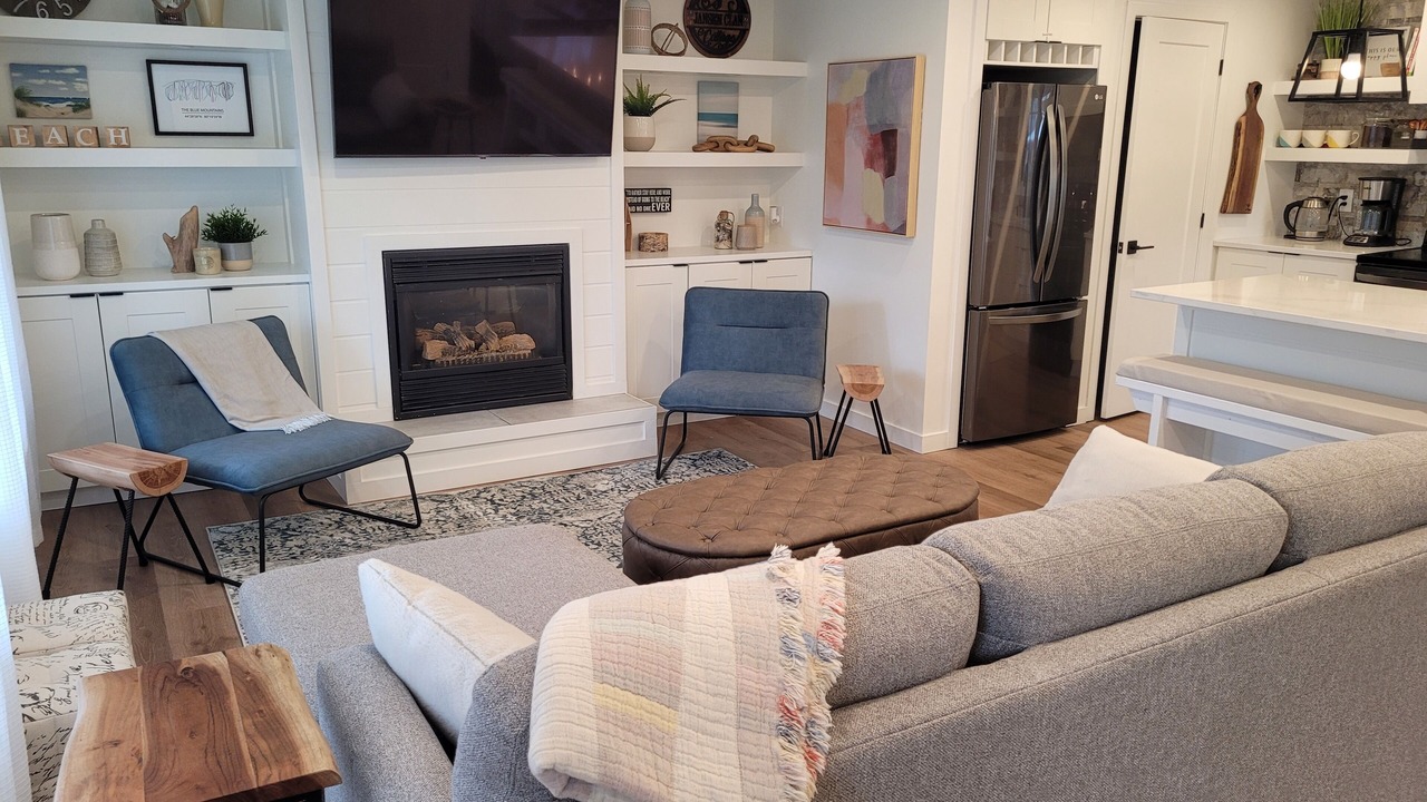 Photo of Livingroom in Wasaga Beach
