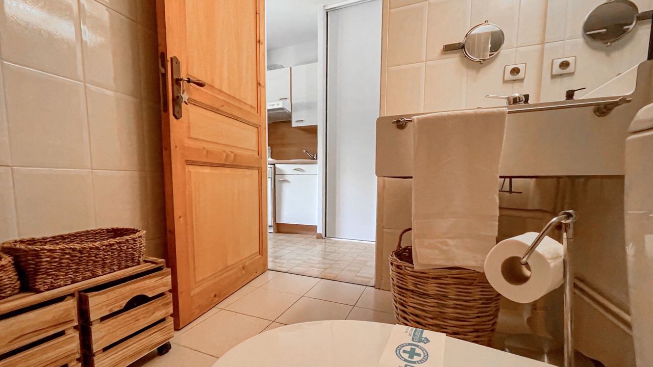 Photo of Bathroom in Enveitg