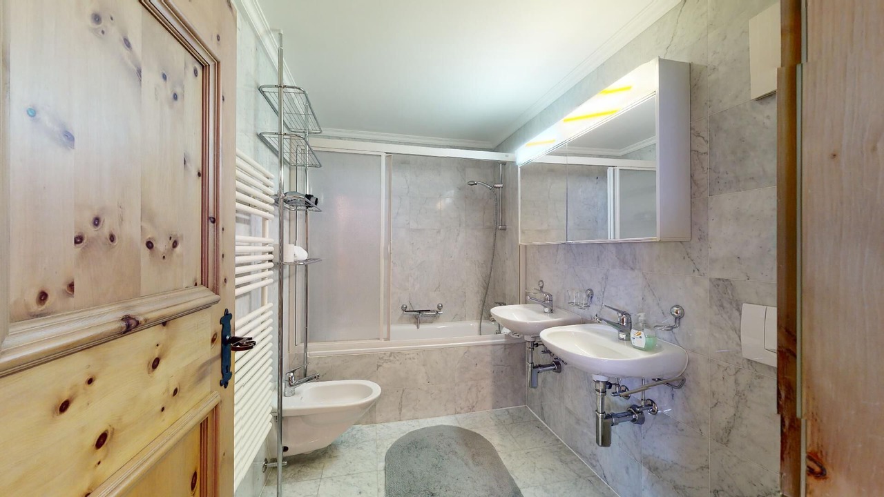 Photo of Bathroom in Silvaplana