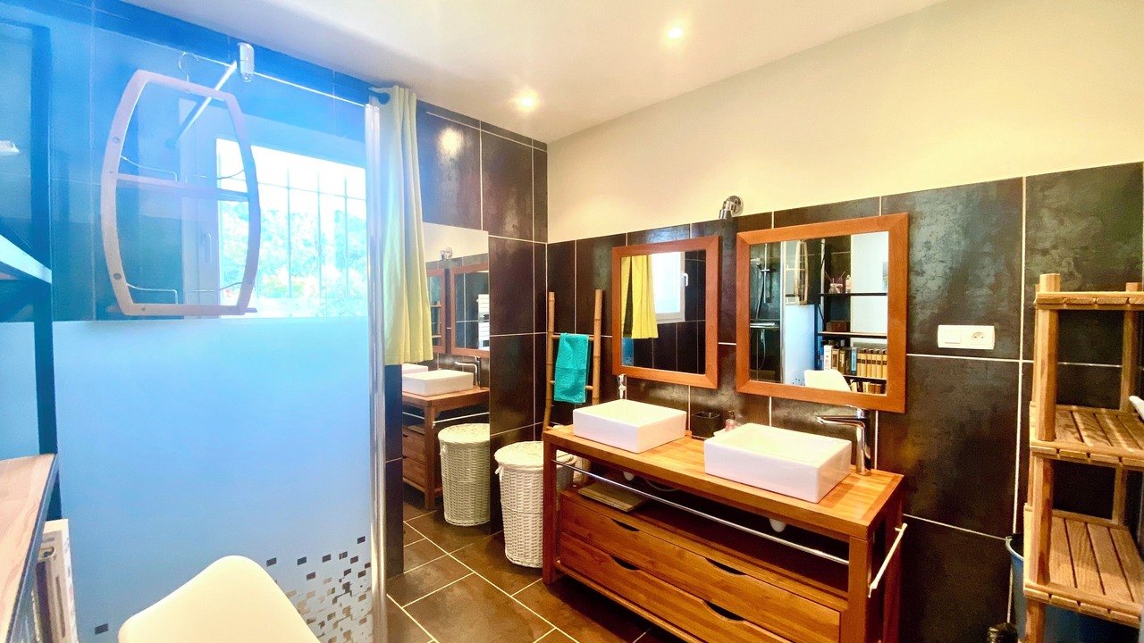Photo of Bathroom in Neoules