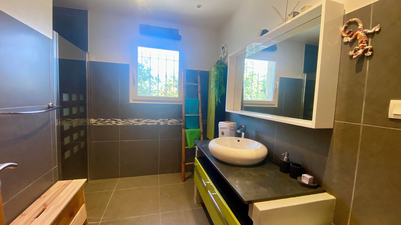 Photo of Bathroom in Neoules