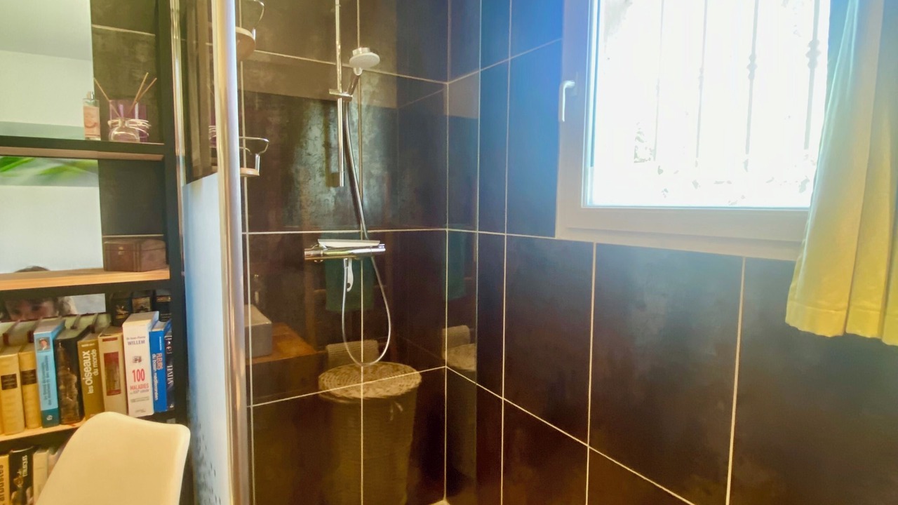 Photo of Bathroom in Neoules
