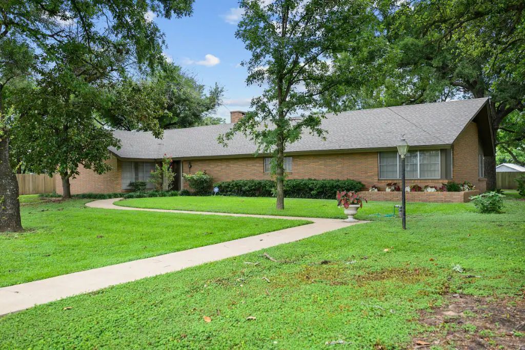 Photo of Outdoor in Bryan