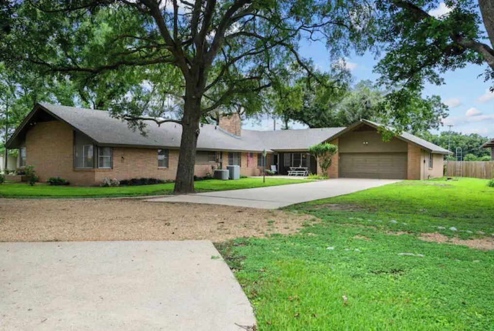 Photo of Outdoor in Bryan