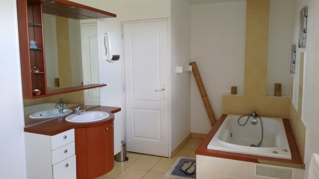 Photo of Bathroom in Hirel