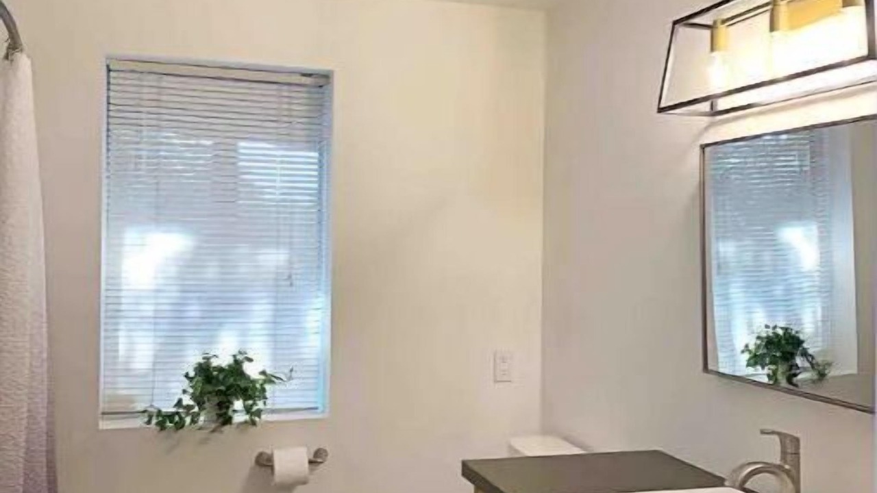 Photo of Bathroom in East Bay Drive