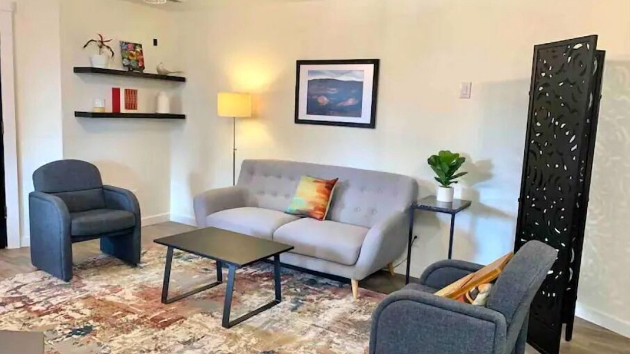 Photo of Livingroom in East Bay Drive
