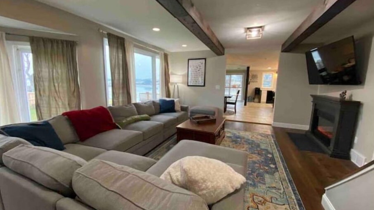 Photo of Livingroom in Central Square