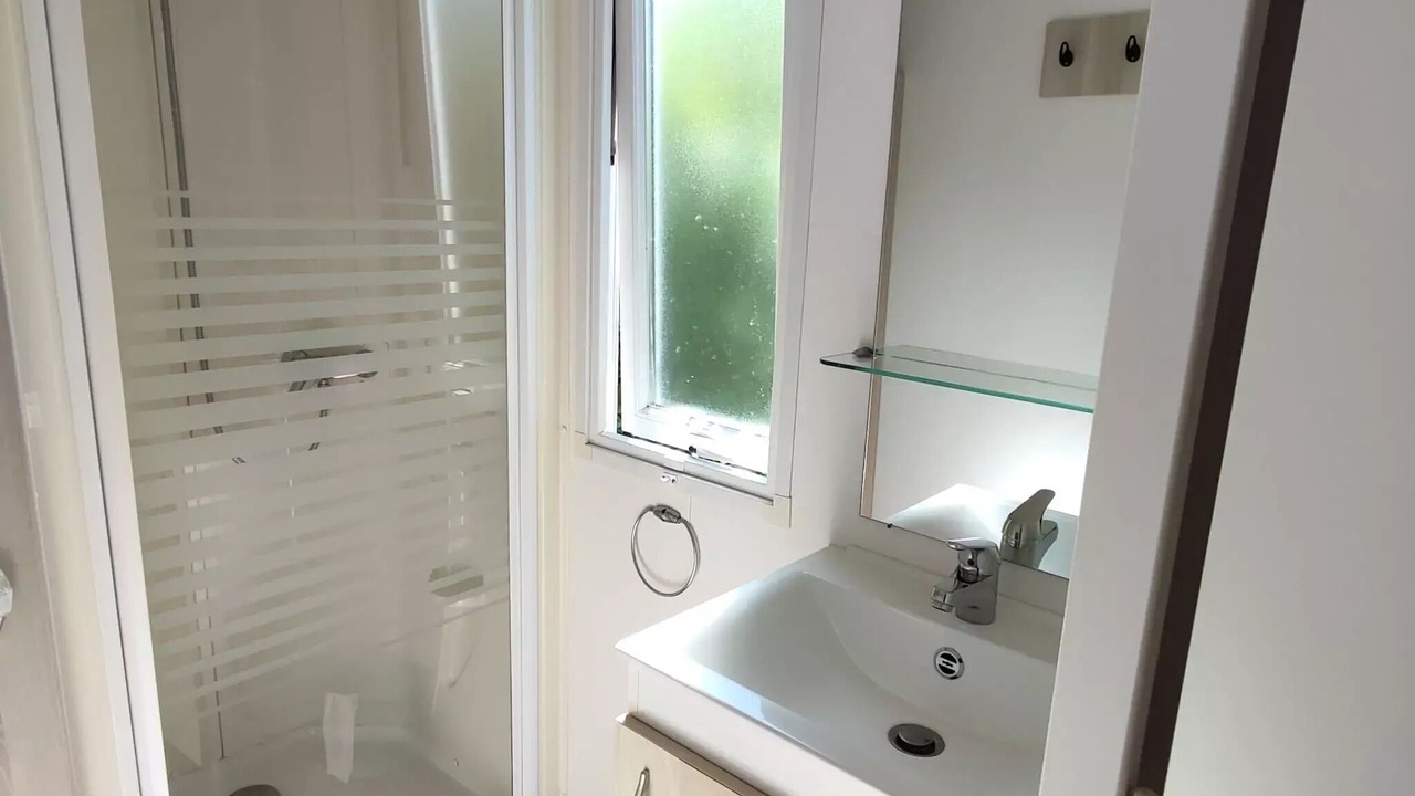 Photo of Bathroom in Leval