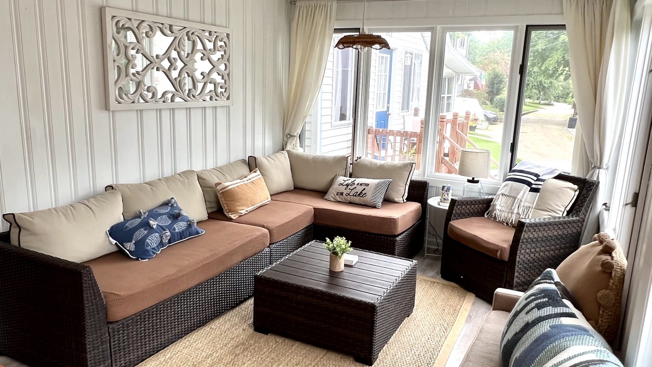 Photo of Livingroom in Delavan Lake