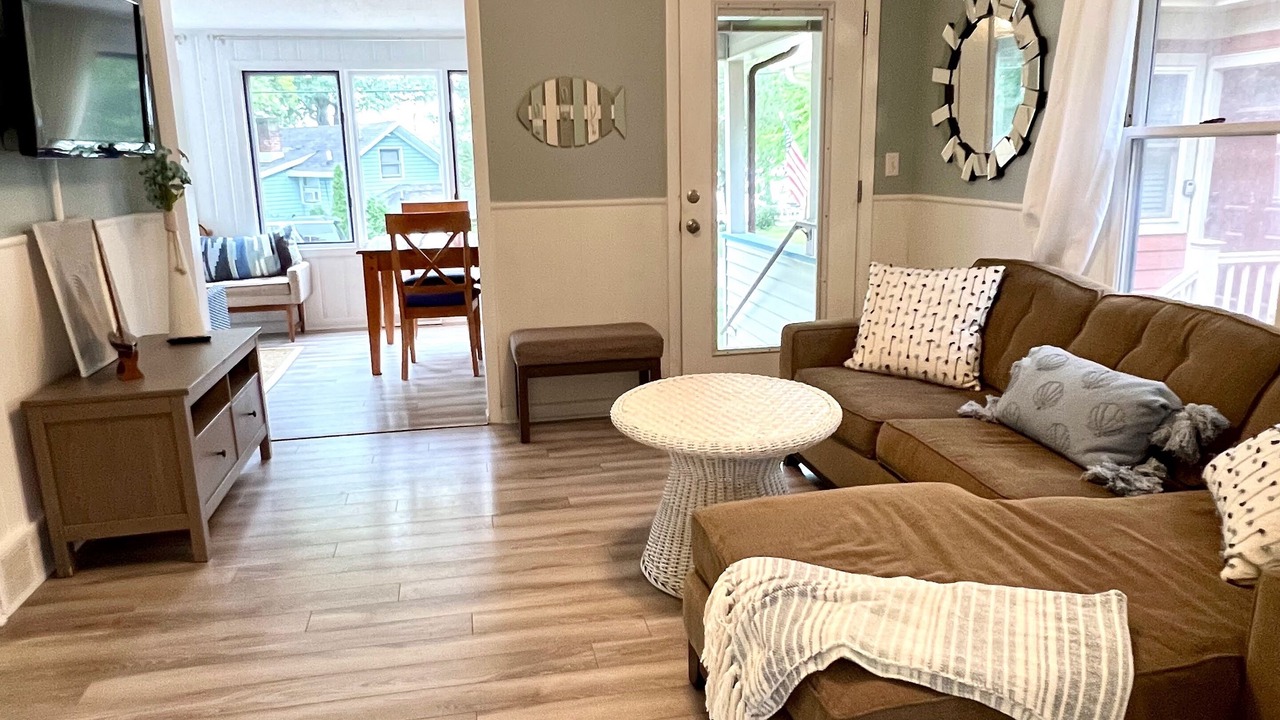 Photo of Livingroom in Delavan Lake
