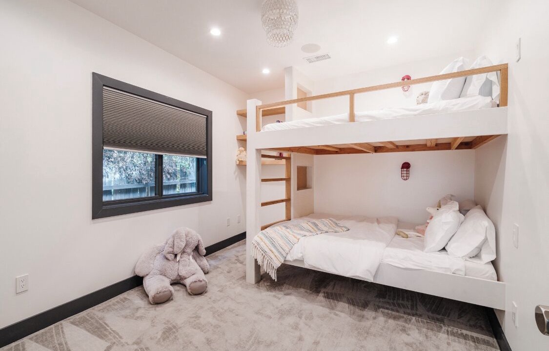 Photo of Bedroom in Beverly Glen