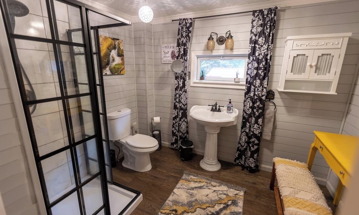 Photo of Bathroom in Roseland