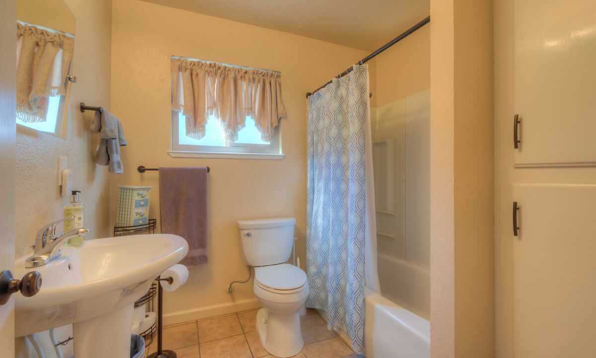 Photo of Bathroom in Oroville