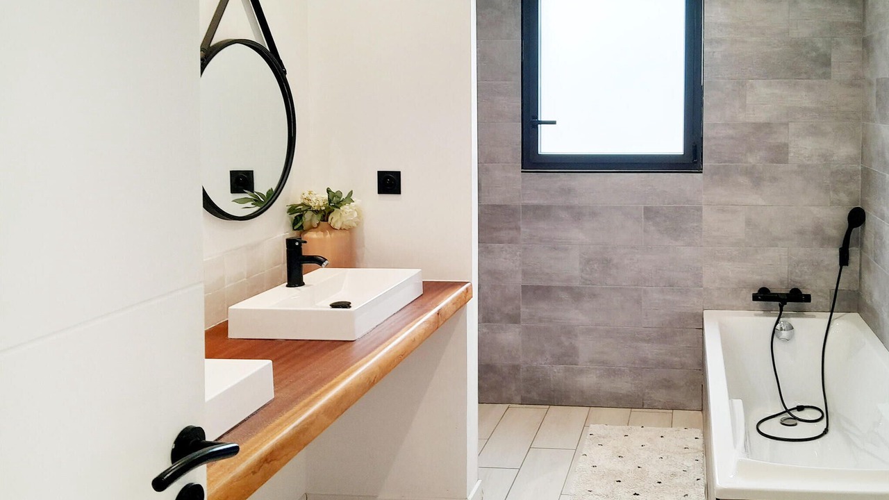 Photo of Bathroom in Malves-en-Minervois