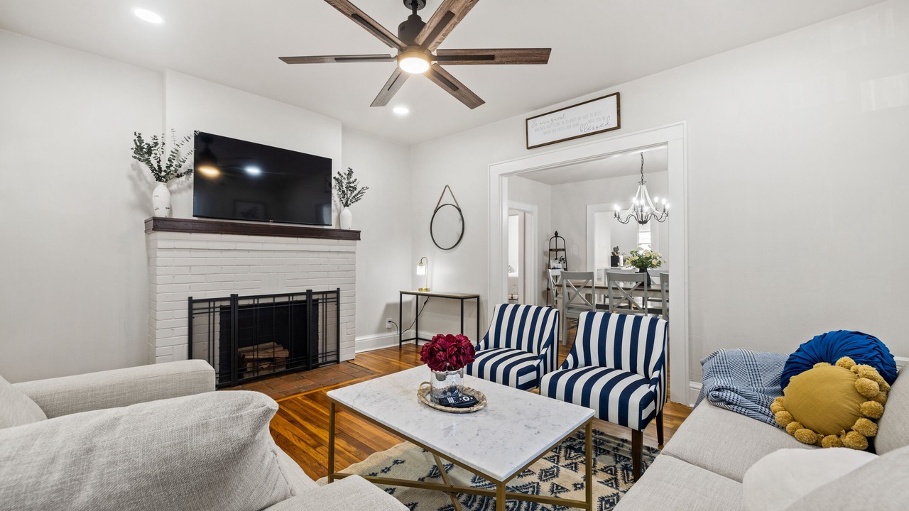 Photo of Livingroom in Knoxville