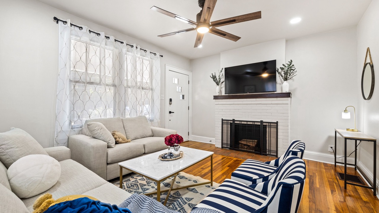 Photo of Livingroom in Knoxville